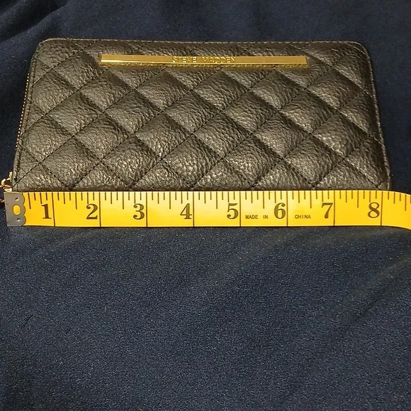 Steve Madden Black Quilted Wallet - Picture 7 of 9